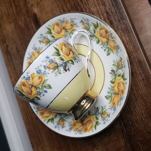 Yellow tea cup set